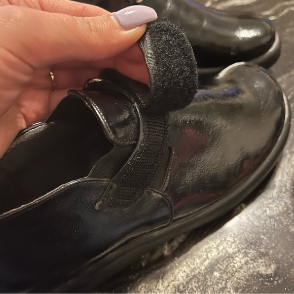 Brand new velcro close flat comfy shoes - Picture 2 of 6